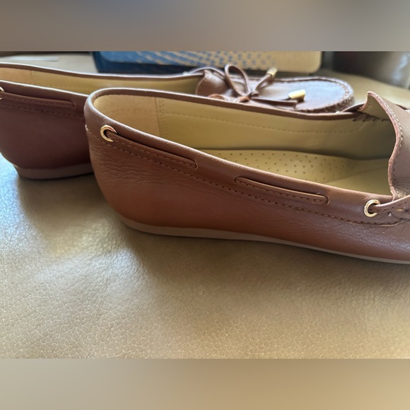 Brown Micheal Kors flats - Picture 3 of 5